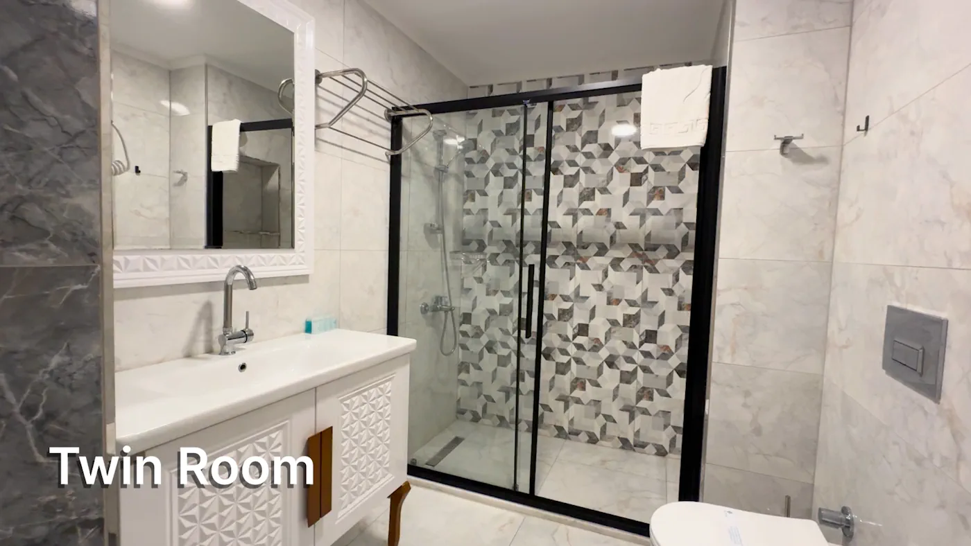 Nilüfer Otel Twin Oda tuvalet-duş-lavabo