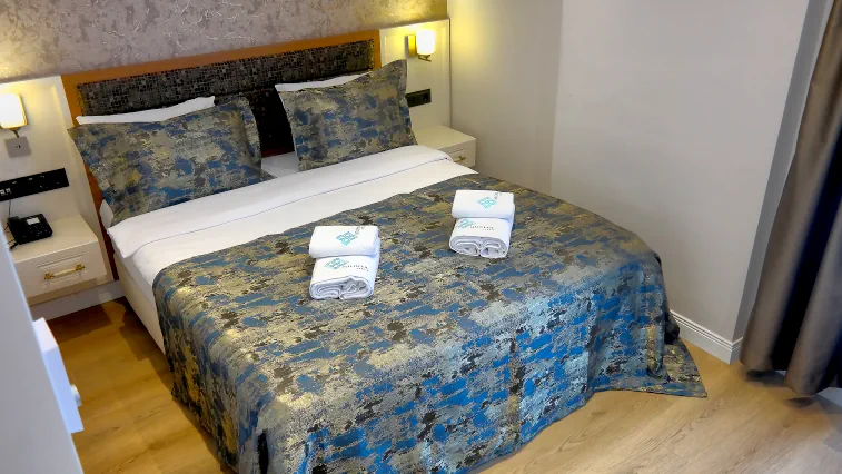 Nilüfer Otel konforlu double oda genel görünümü