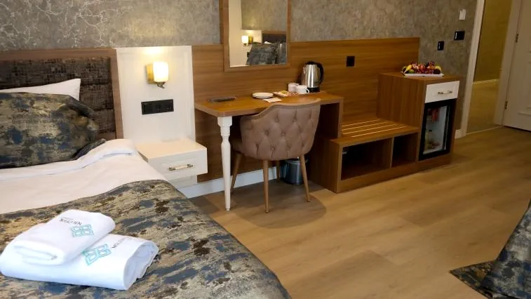 Nilüfer Otel aile odası ortopedik yatak ve buklet havlular