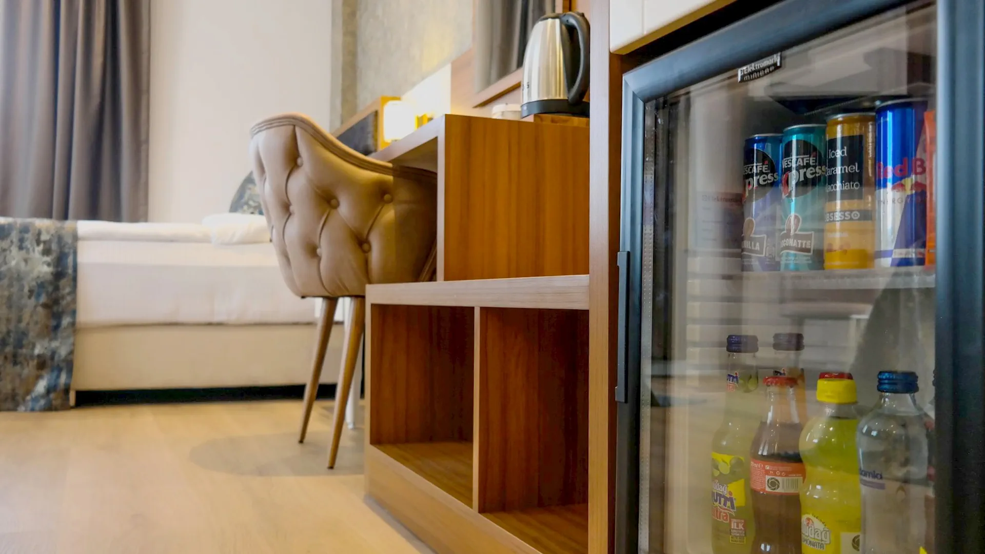 Nilüfer Otel oda içi zengin minibar ve içecekler