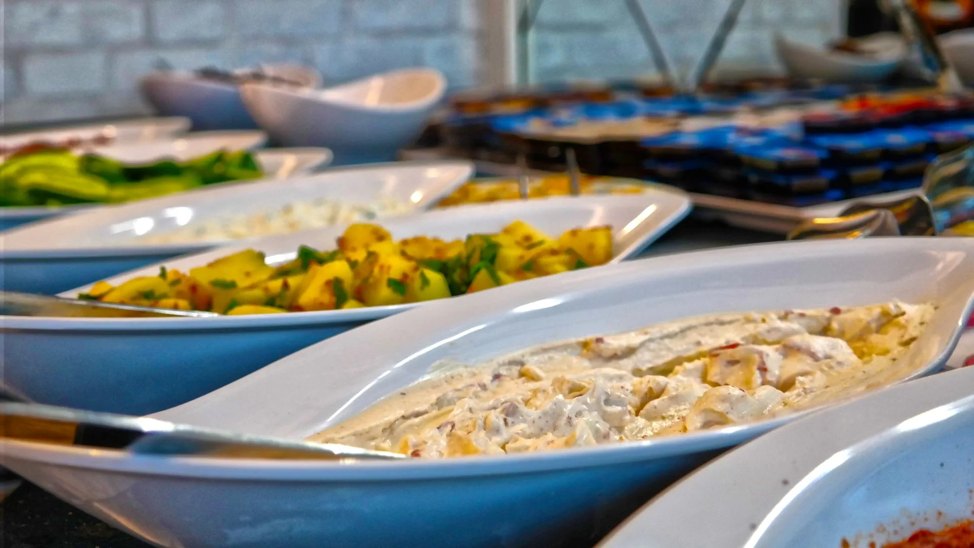 Nilüfer Otel açık büfe kahvaltı soğuk ve sıcak lezzet çeşitleri