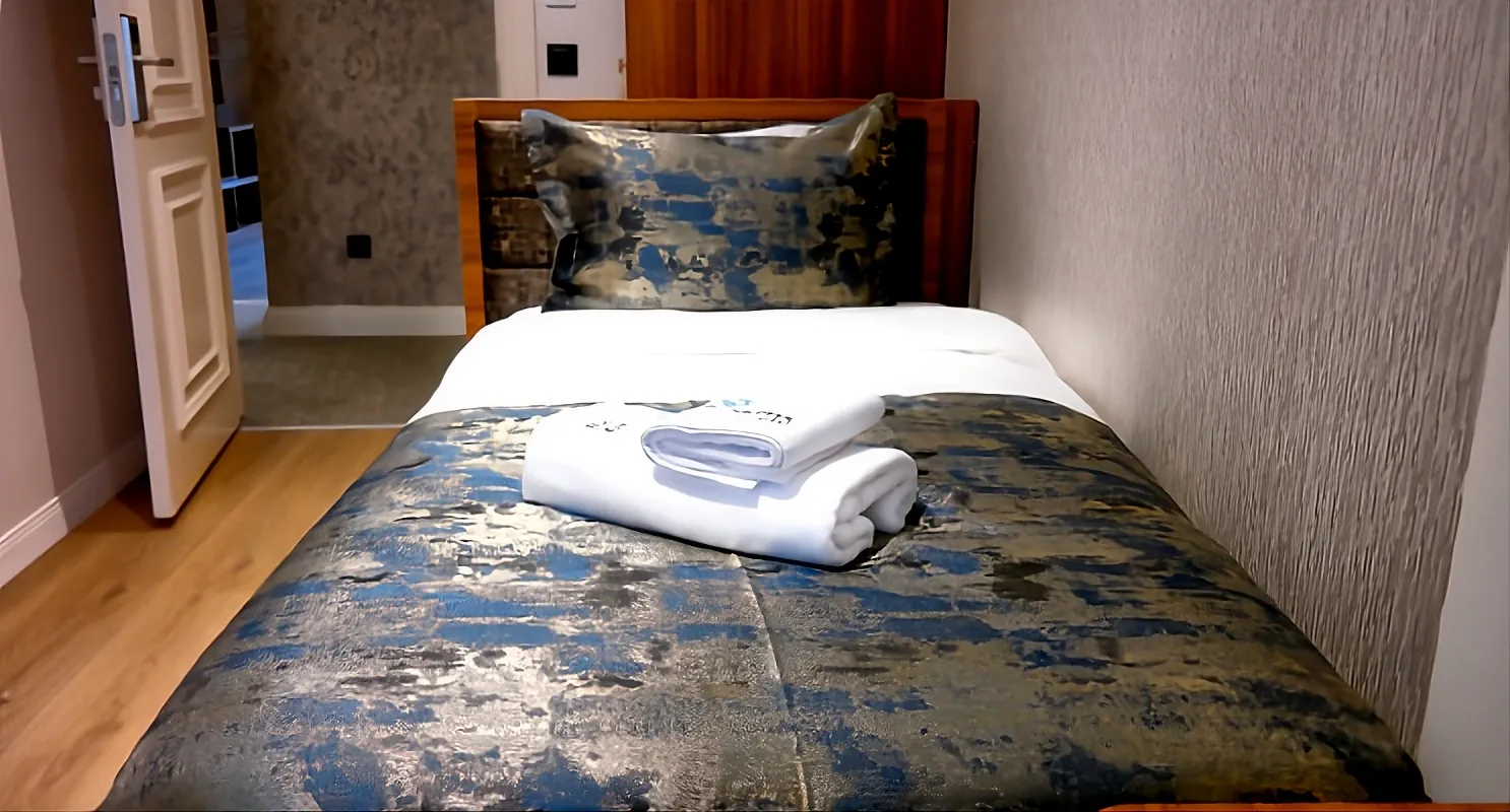 Nilüfer Otel tek kişilik single oda ve konforlu yatak düzeni