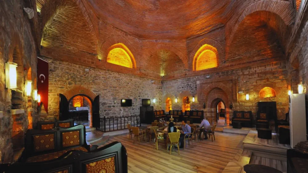 Ördekli Hamamı Kültür Merkezi kubbe tavanı ve tuğla mimarisi