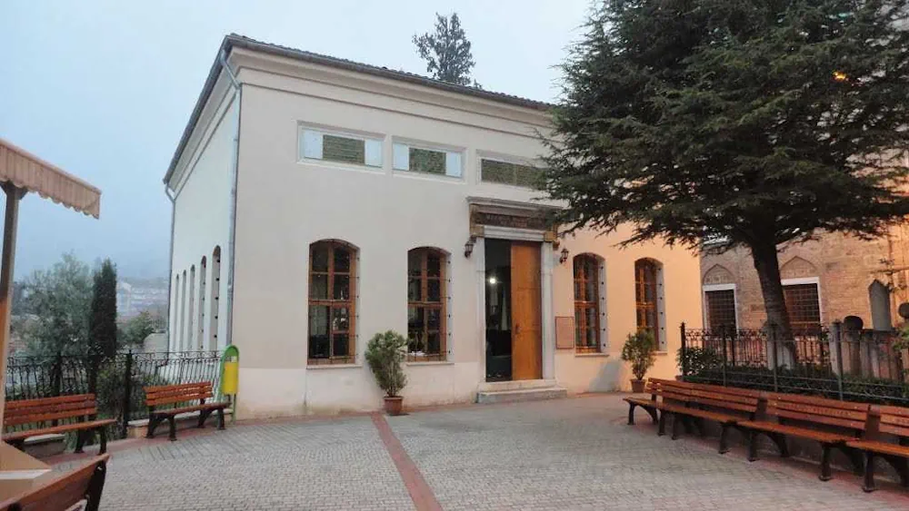 Bursa Üftade Hazretleri Camii ve Türbesi dış cephe görünümü